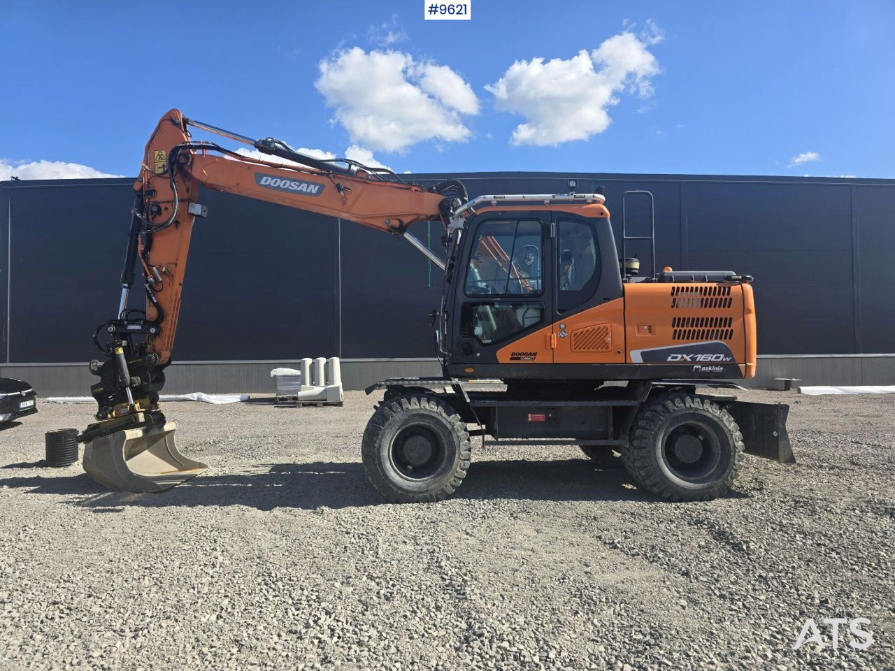 Wheeled Excavator Doosan DX160W with attachment and trailer - Ratinis ekskavatorius: foto 1 Wheeled Excavator Doosan DX160W with attachment and trailer - Ratinis ekskavatorius: foto 1