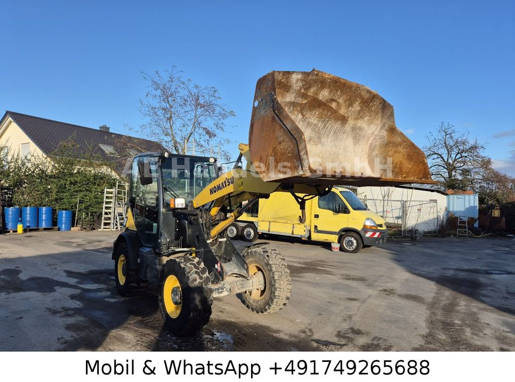 Komatsu WA70-7 *Schaufel-1,5m³/Gabel/Schnellwechsler Komatsu WA70-7 *Schaufel-1,5m³/Gabel/Schnellwechsler - Ratinis krautuvas: foto 2 Komatsu WA70-7 *Schaufel-1,5m³/Gabel/Schnellwechsler Komatsu WA70-7 *Schaufel-1,5m³/Gabel/Schnellwechsler - Ratinis krautuvas: foto 2