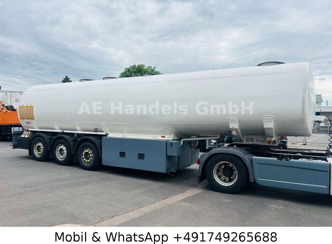 ROHR TAL-A-ZE 44,0 *44m³/ADR/4xKammer/4xDomdeckel - Puspriekabė cisterna: foto 2 ROHR TAL-A-ZE 44,0 *44m³/ADR/4xKammer/4xDomdeckel - Puspriekabė cisterna: foto 2