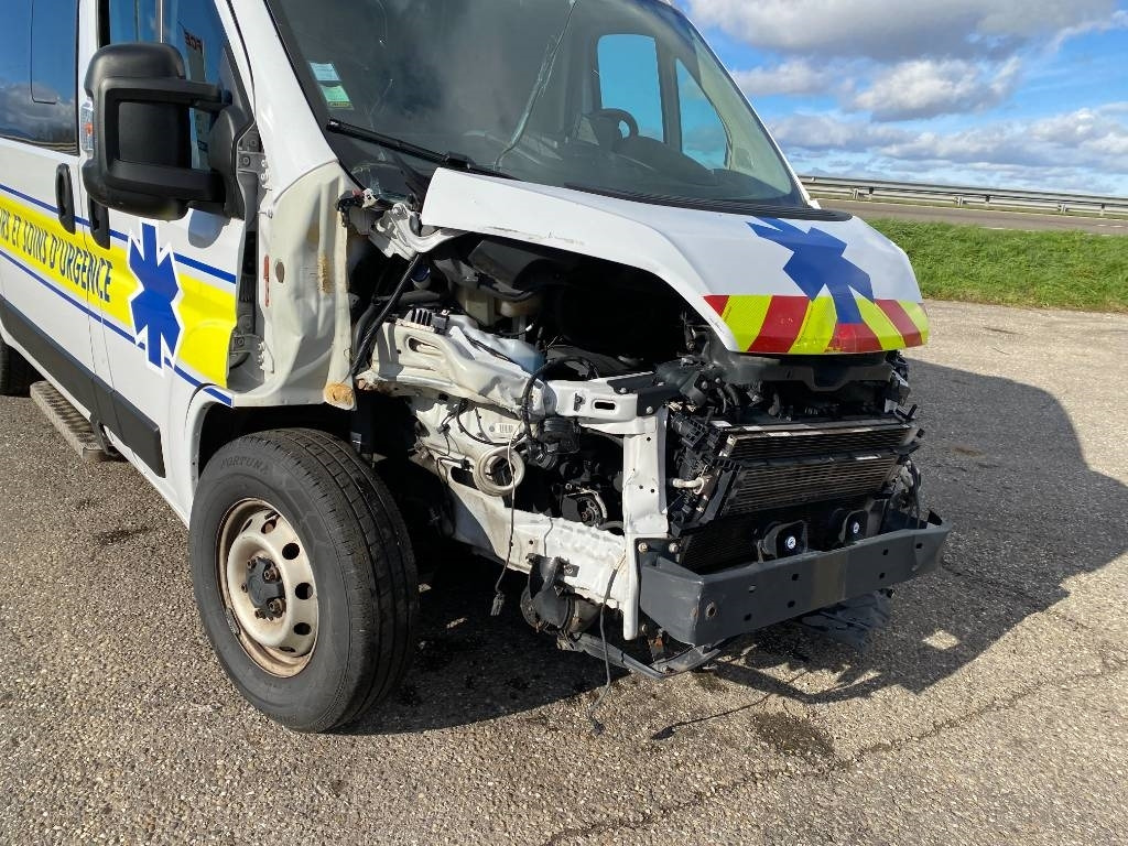 Furgonas su krovinių dėže Fiat LES DAUPHINS/DUCATO TORINO 2.3M-Jet 160 endommagée: foto 8 Furgonas su krovinių dėže Fiat LES DAUPHINS/DUCATO TORINO 2.3M-Jet 160 endommagée: foto 8