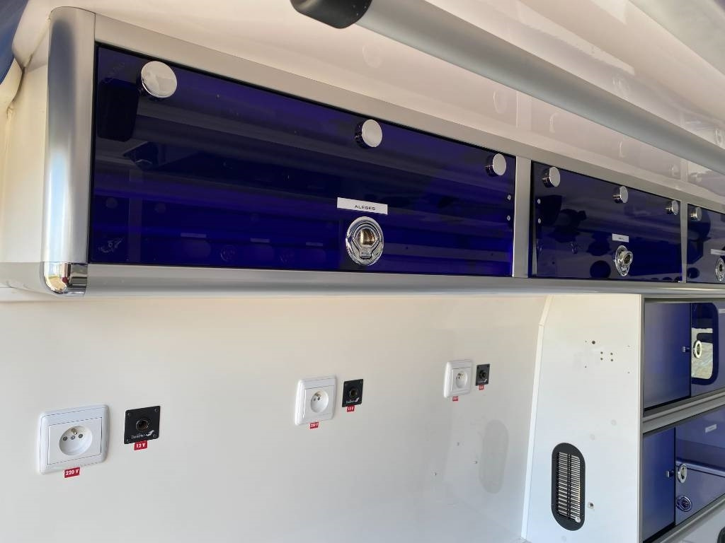 Furgonas su krovinių dėže Fiat LES DAUPHINS/DUCATO TORINO 2.3M-Jet 160 endommagée: foto 18 Furgonas su krovinių dėže Fiat LES DAUPHINS/DUCATO TORINO 2.3M-Jet 160 endommagée: foto 18