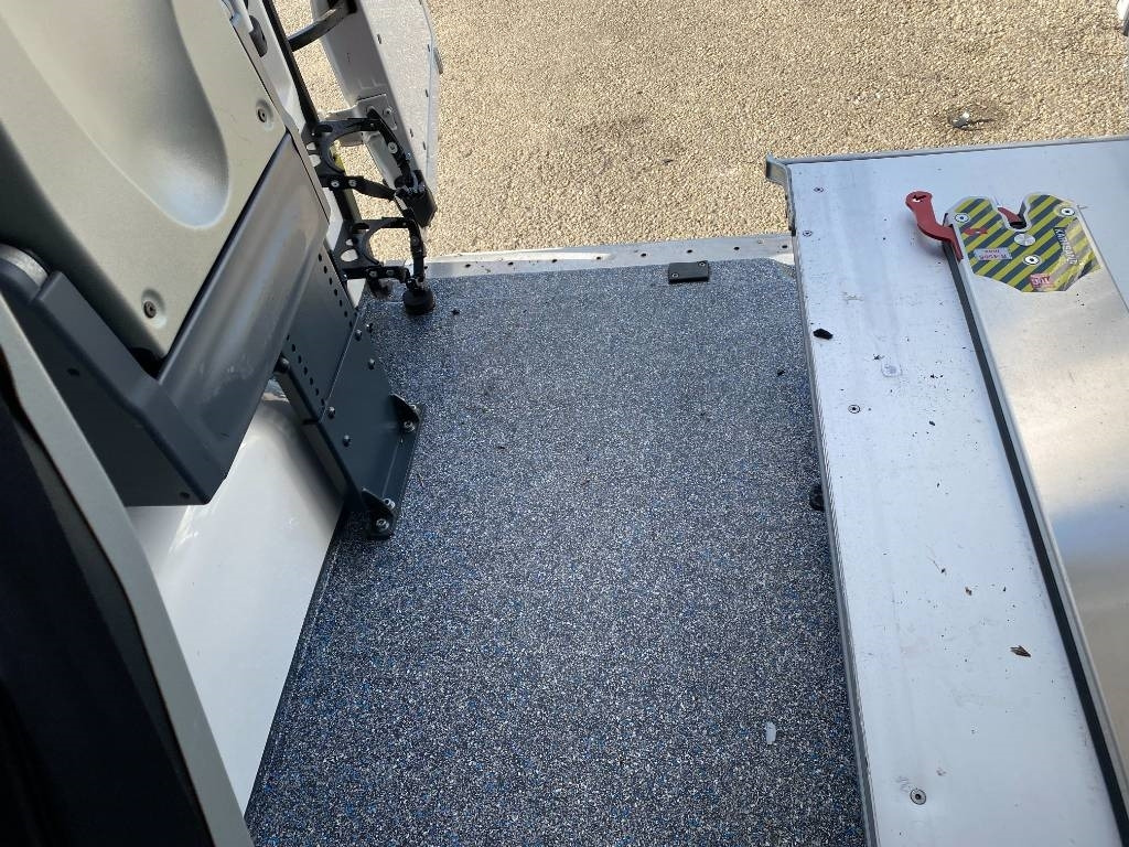 Furgonas su krovinių dėže Fiat LES DAUPHINS/DUCATO TORINO 2.3M-Jet 160 endommagée: foto 28 Furgonas su krovinių dėže Fiat LES DAUPHINS/DUCATO TORINO 2.3M-Jet 160 endommagée: foto 28