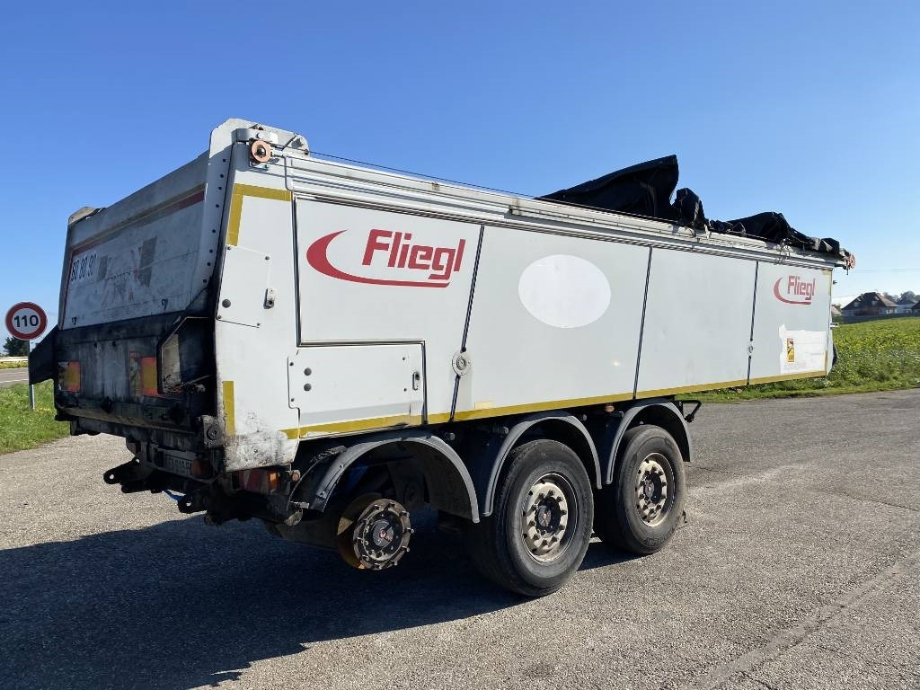 Fliegl THERMO ASS372/Asphalt-Profi endommagée - Su slankiojanciomis grindimis puspriekabė: foto 4 Fliegl THERMO ASS372/Asphalt-Profi endommagée - Su slankiojanciomis grindimis puspriekabė: foto 4
