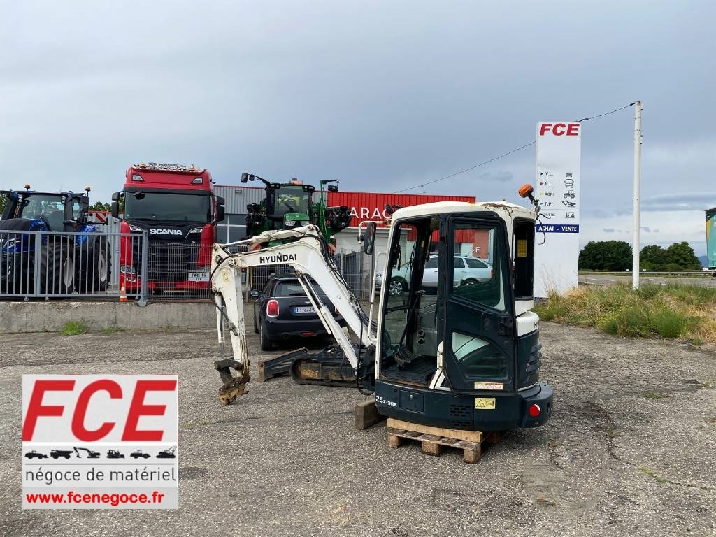 Hyundai ROBEX 25Z-9AK Certificat CE endommagée - Mini ekskavatorius: foto 1 Hyundai ROBEX 25Z-9AK Certificat CE endommagée - Mini ekskavatorius: foto 1
