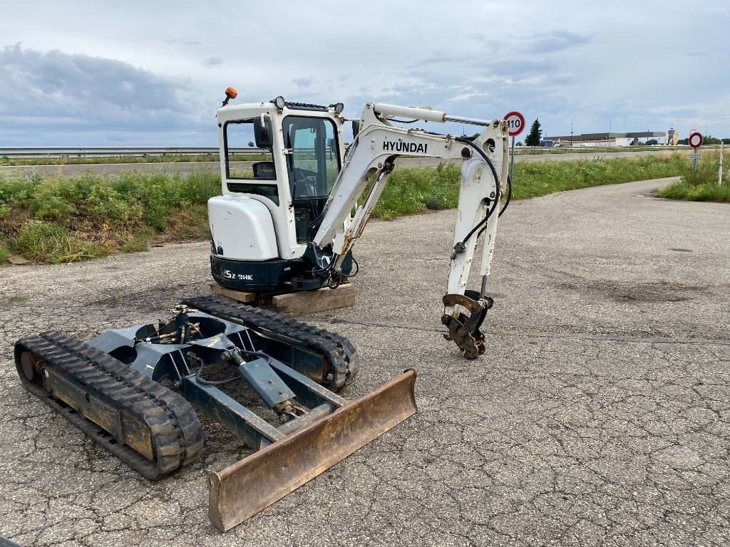 Hyundai ROBEX 25Z-9AK Certificat CE endommagée - Mini ekskavatorius: foto 3 Hyundai ROBEX 25Z-9AK Certificat CE endommagée - Mini ekskavatorius: foto 3