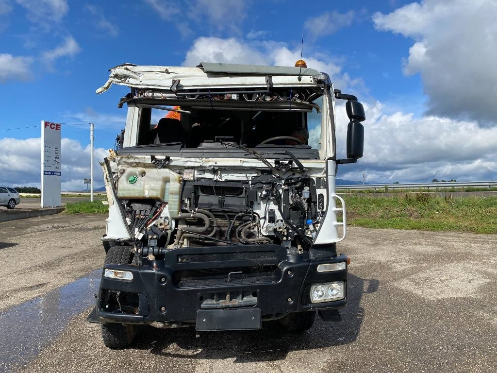 Iveco TRAKKER 410/EEV -PALFINGER PK13001-T18 endommagé - Hook-lift sunkvežimis: foto 5 Iveco TRAKKER 410/EEV -PALFINGER PK13001-T18 endommagé - Hook-lift sunkvežimis: foto 5