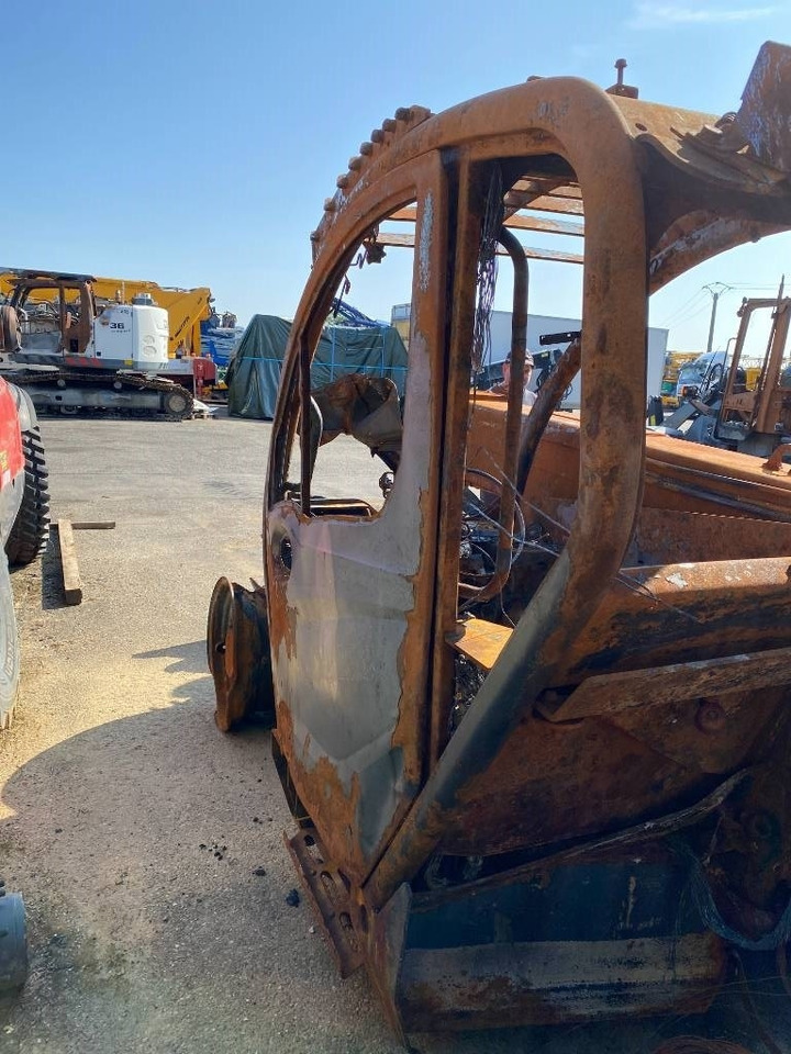 Teleskopinis krautuvas Manitou MLT 737 endommagé: foto 17