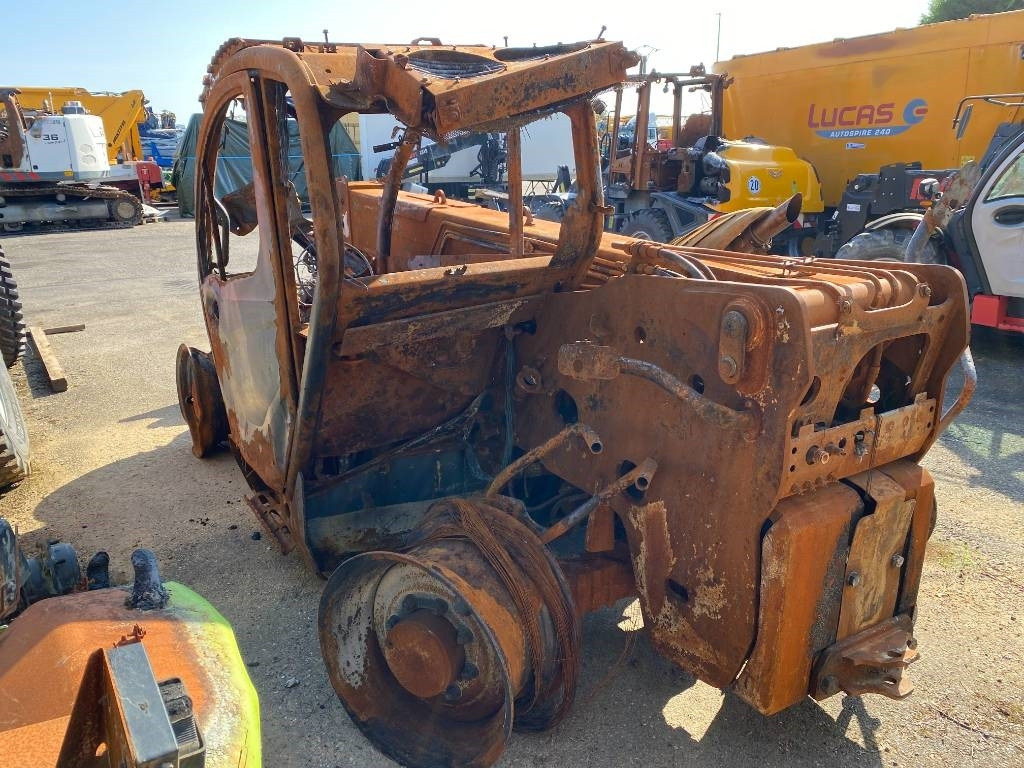 Teleskopinis krautuvas Manitou MLT 737 endommagé: foto 6