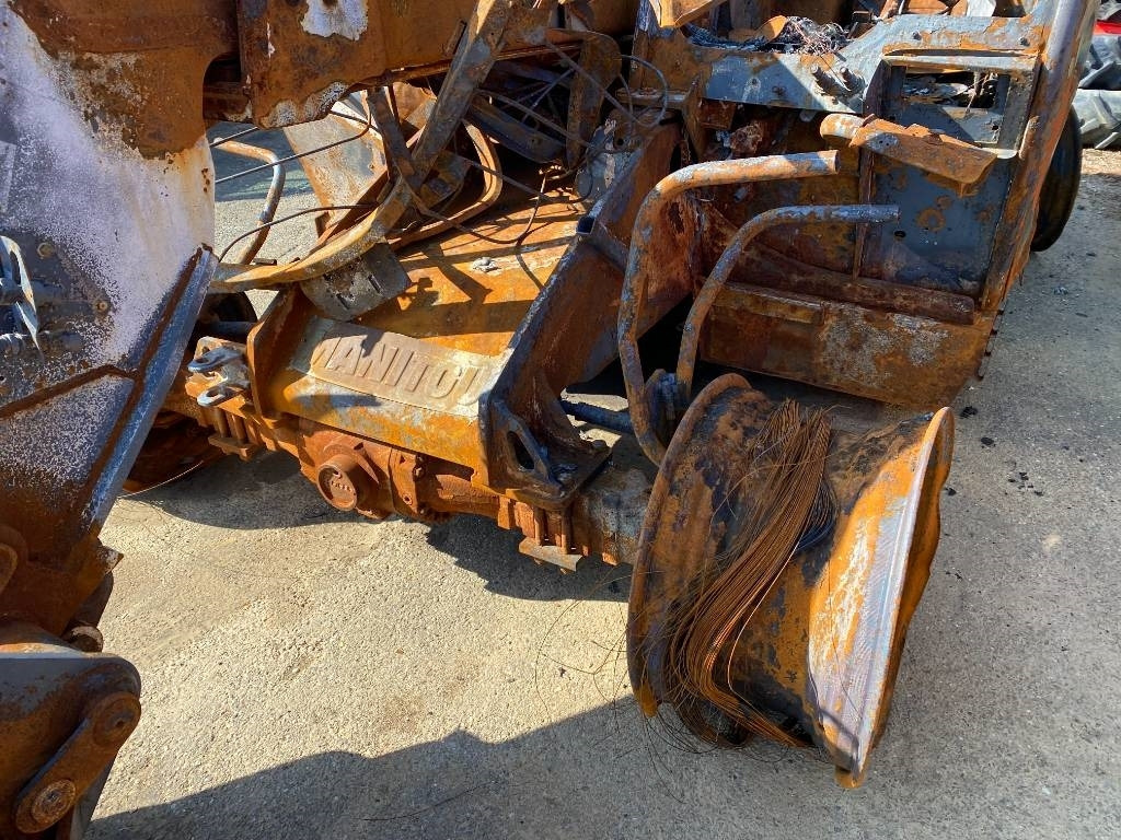 Teleskopinis krautuvas Manitou MLT 737 endommagé: foto 12