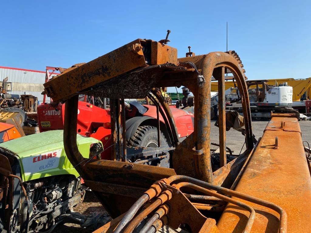 Teleskopinis krautuvas Manitou MLT 737 endommagé: foto 22