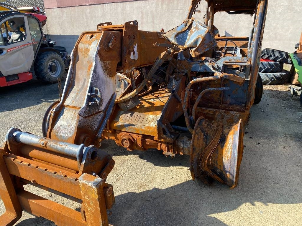 Teleskopinis krautuvas Manitou MLT 737 endommagé: foto 11