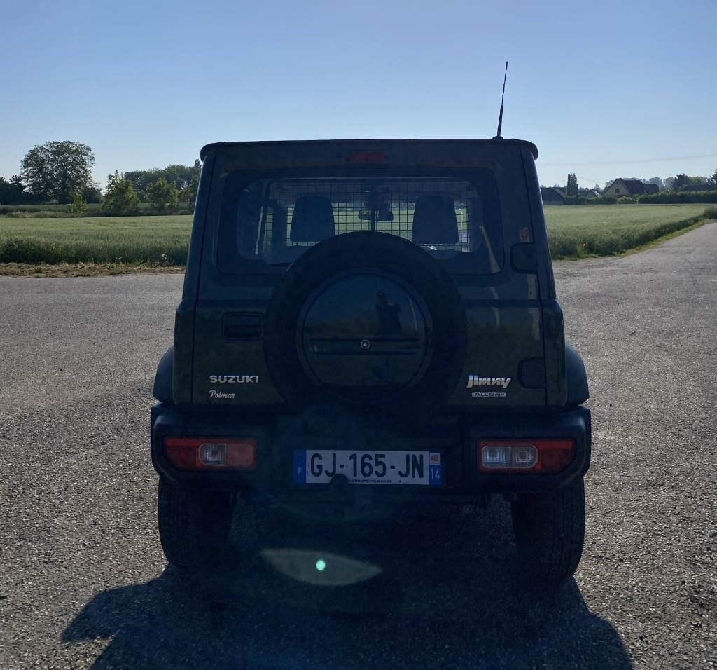 Suzuki JIMNY 1.5i 102/AllGrip endommagé - Lengvasis automobilis: foto 5 Suzuki JIMNY 1.5i 102/AllGrip endommagé - Lengvasis automobilis: foto 5