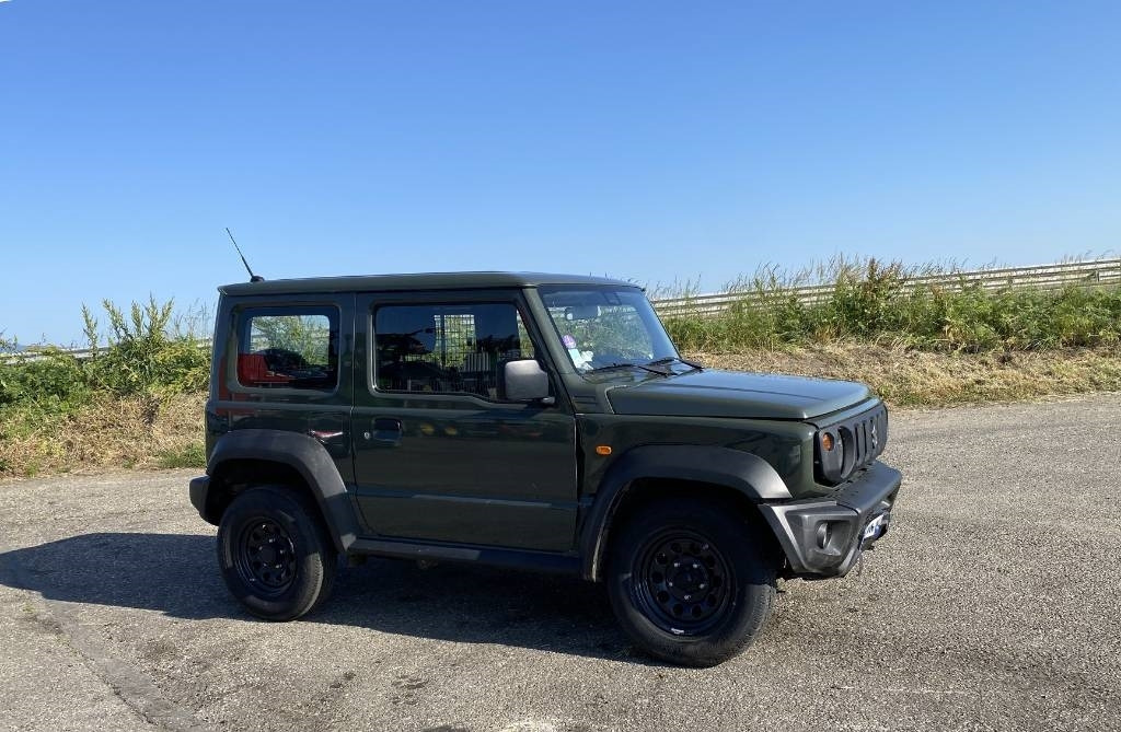 Suzuki JIMNY 1.5i 102/AllGrip endommagé - Lengvasis automobilis: foto 3 Suzuki JIMNY 1.5i 102/AllGrip endommagé - Lengvasis automobilis: foto 3