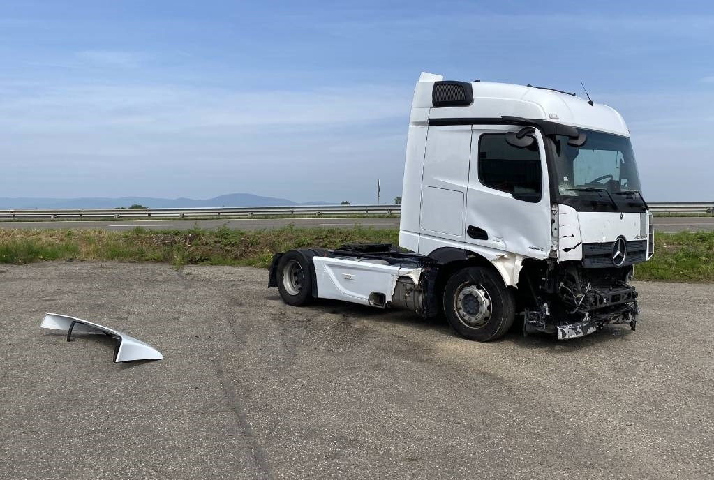 Mercedes-Benz 1845 Space Cab Suspension Pneumatique endommagé  - Vilkikas: foto 3 Mercedes-Benz 1845 Space Cab Suspension Pneumatique endommagé  - Vilkikas: foto 3