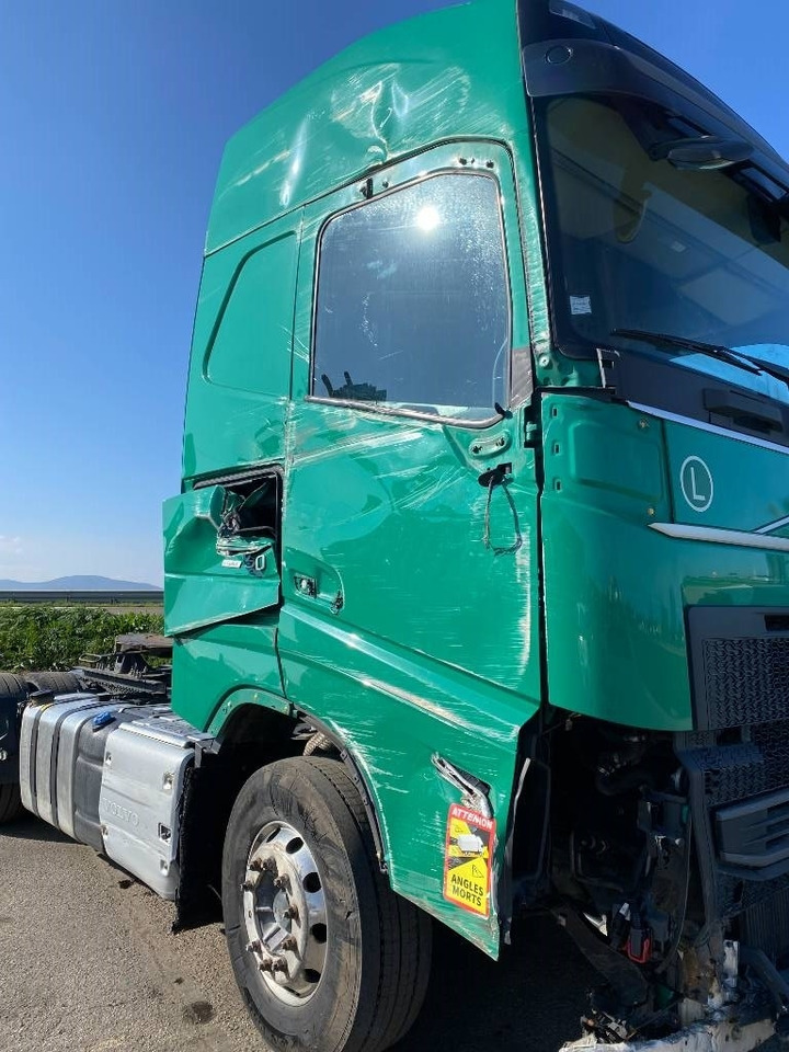 Volvo FH 500 I-save GLOBETROTTER 1er Main endommagé - Vilkikas: foto 3 Volvo FH 500 I-save GLOBETROTTER 1er Main endommagé - Vilkikas: foto 3