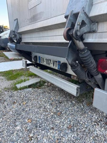 Renault MASTER DCI 145 CAISSE HAYON - Furgonas su krovinių dėže: foto 5 Renault MASTER DCI 145 CAISSE HAYON - Furgonas su krovinių dėže: foto 5