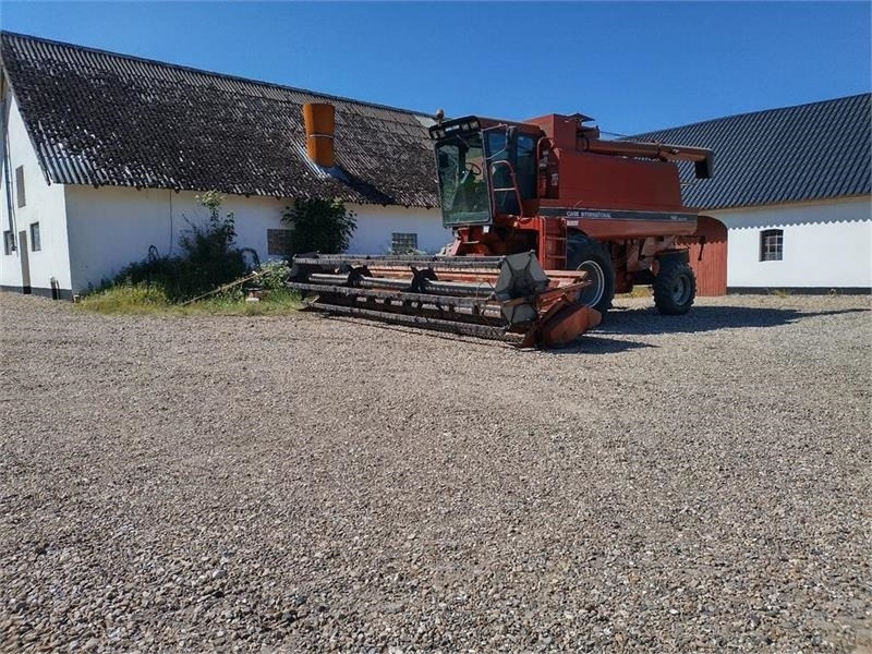 Case IH 1680 E 22 fod skærebord og ekstra bredde hjul - Derliaus nuėmimo kombainas: foto 2 Case IH 1680 E 22 fod skærebord og ekstra bredde hjul - Derliaus nuėmimo kombainas: foto 2