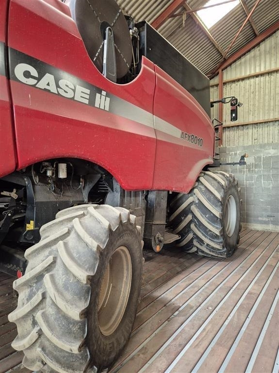Case IH Axial-Flow 8010 MacDon skærebord - Derliaus nuėmimo kombainas: foto 2 Case IH Axial-Flow 8010 MacDon skærebord - Derliaus nuėmimo kombainas: foto 2