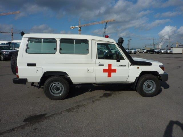 Toyota Land Cruiser 78 Metal top hzj 78 ambulance 4.2L Diesel Manual - Lengvasis automobilis: foto 5 Toyota Land Cruiser 78 Metal top hzj 78 ambulance 4.2L Diesel Manual - Lengvasis automobilis: foto 5