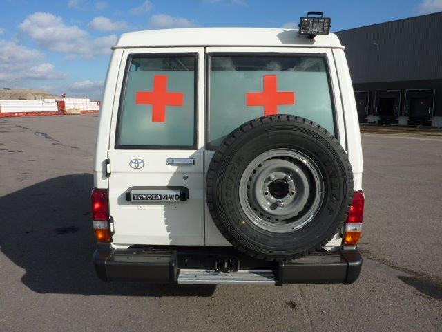 Toyota Land Cruiser 78 Metal top hzj 78 ambulance 4.2L Diesel Manual - Lengvasis automobilis: foto 3 Toyota Land Cruiser 78 Metal top hzj 78 ambulance 4.2L Diesel Manual - Lengvasis automobilis: foto 3