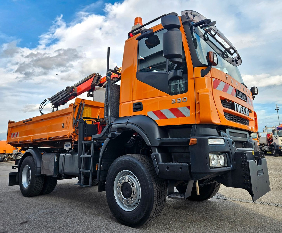 Iveco Trakker 190T33 4x4 Euro5 Kran Palfinger Funk - Savivartis sunkvežimis, Sunkvežimis su kranu: foto 1 Iveco Trakker 190T33 4x4 Euro5 Kran Palfinger Funk - Savivartis sunkvežimis, Sunkvežimis su kranu: foto 1