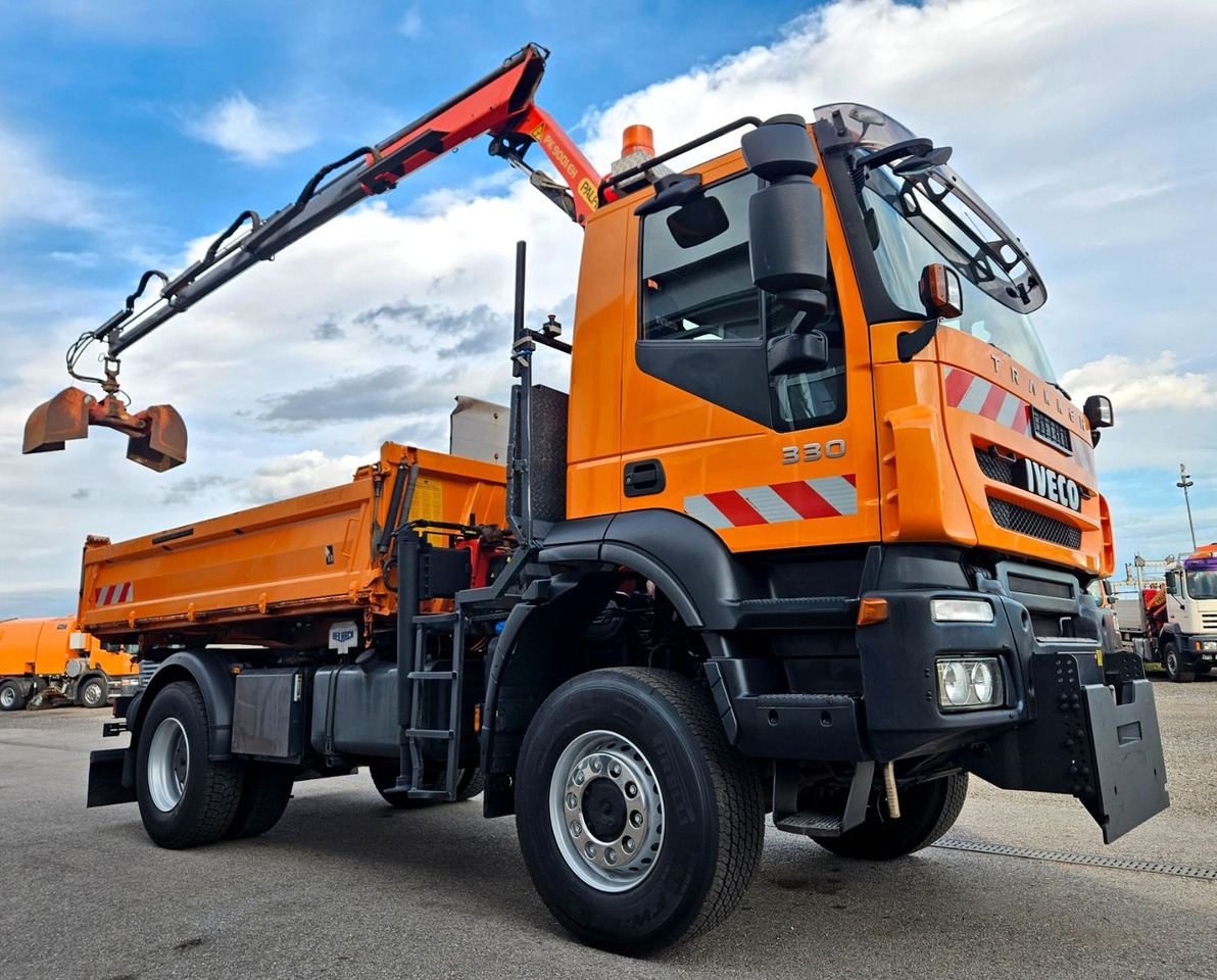 Iveco Trakker 190T33 4x4 Euro5 Kran Palfinger Funk - Savivartis sunkvežimis, Sunkvežimis su kranu: foto 3 Iveco Trakker 190T33 4x4 Euro5 Kran Palfinger Funk - Savivartis sunkvežimis, Sunkvežimis su kranu: foto 3