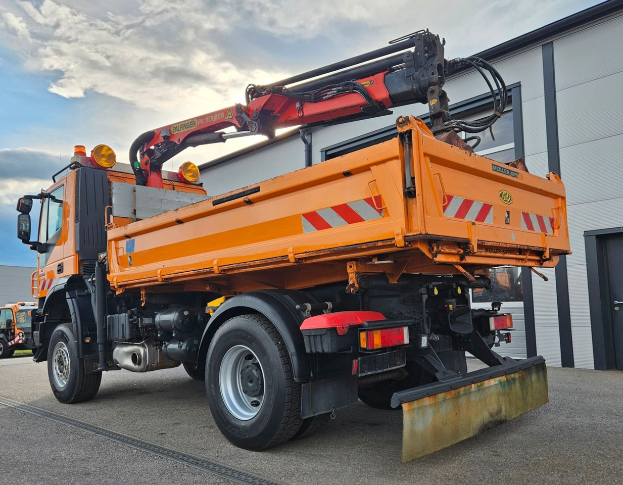 Iveco Trakker 190T33 4x4 Euro5 Kran Palfinger Funk - Savivartis sunkvežimis, Sunkvežimis su kranu: foto 4 Iveco Trakker 190T33 4x4 Euro5 Kran Palfinger Funk - Savivartis sunkvežimis, Sunkvežimis su kranu: foto 4
