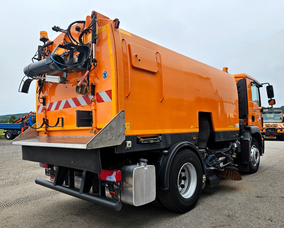 MAN TGM 18.250 Euro6 BROCK SL200 L+R Aufbaumotor - Gatvių šlavimo mašina: foto 5 MAN TGM 18.250 Euro6 BROCK SL200 L+R Aufbaumotor - Gatvių šlavimo mašina: foto 5
