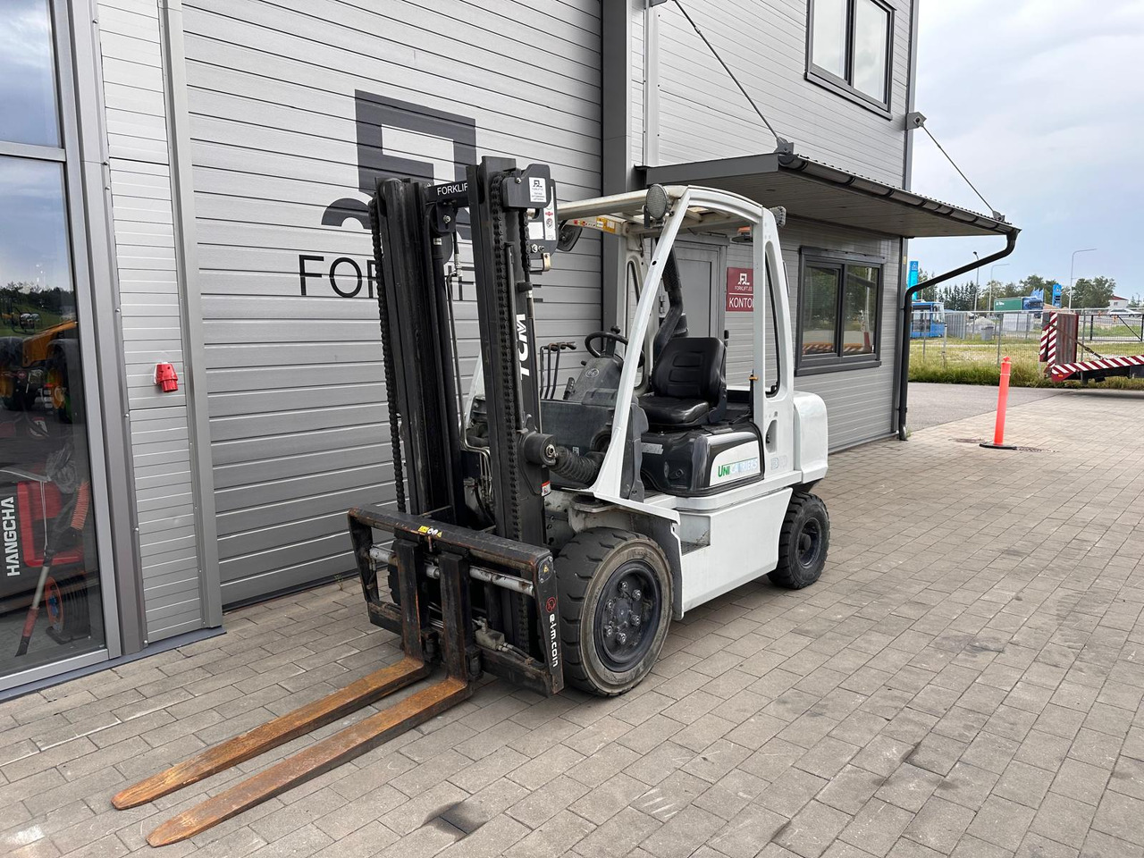 Unicarriers YG1D2A30Q - Dyzelinis krautuvas: foto 1 Unicarriers YG1D2A30Q - Dyzelinis krautuvas: foto 1
