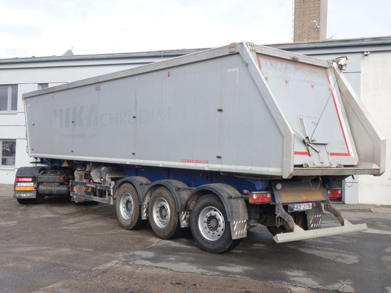 Schwarzmüller SK KIS 3/E , 50 cm3, SAF, Liftachse - Savivartis puspriekabė: foto 4 Schwarzmüller SK KIS 3/E , 50 cm3, SAF, Liftachse - Savivartis puspriekabė: foto 4