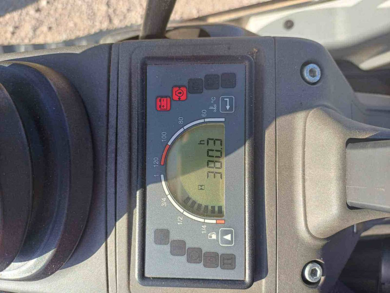 CAT 302.4D - Vikšrinis ekskavatorius: foto 5 CAT 302.4D - Vikšrinis ekskavatorius: foto 5