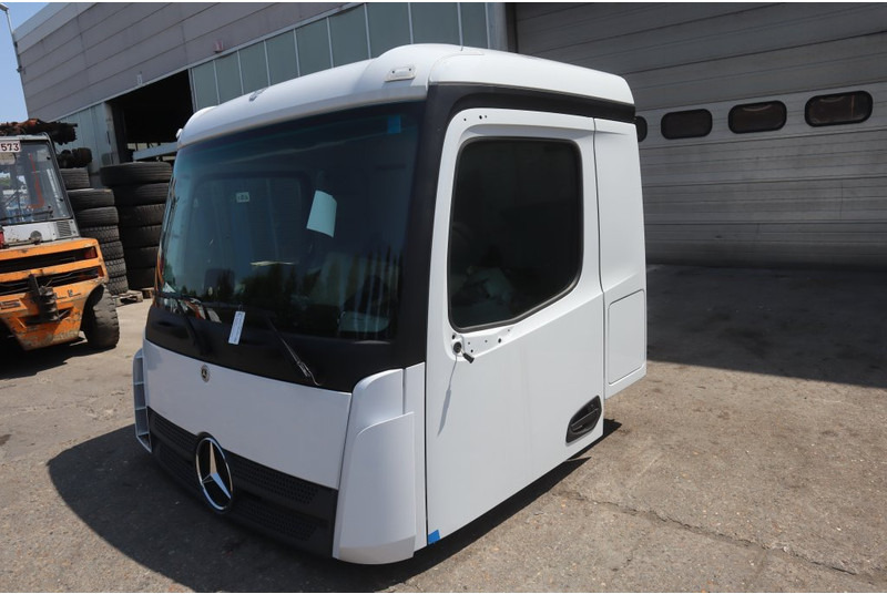 Mercedes-Benz AROCS M-CAB CLASSICSPACE 2.3 M - Kabina ir interjeras - Sunkvežimis: foto 2 Mercedes-Benz AROCS M-CAB CLASSICSPACE 2.3 M - Kabina ir interjeras - Sunkvežimis: foto 2