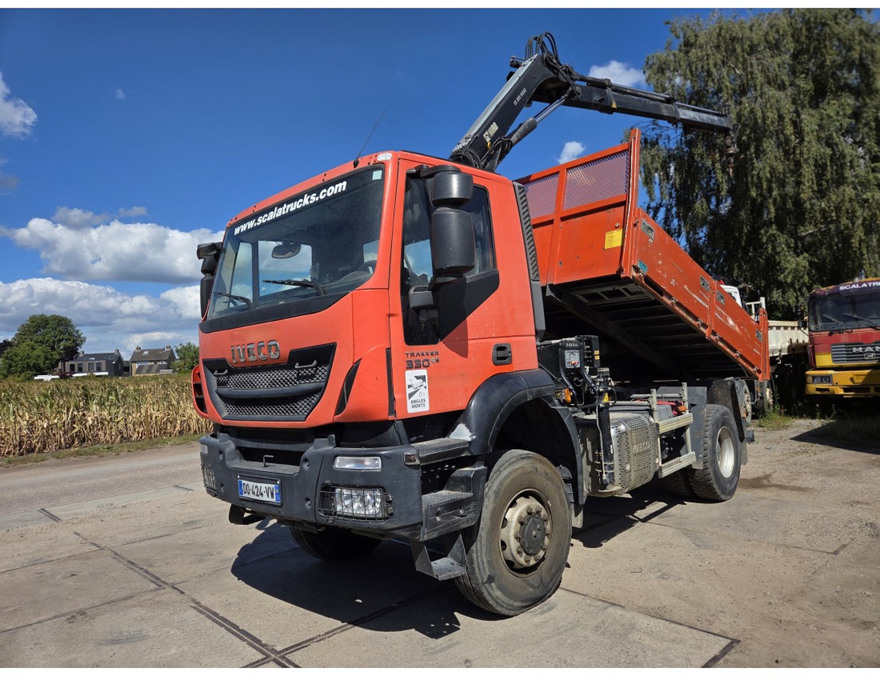 IVECO TRAKKER 330 AD190T33 4X4 TIPPER CRANE HIAB 099 ES-2 - Savivartis sunkvežimis, Sunkvežimis su kranu: foto 1 IVECO TRAKKER 330 AD190T33 4X4 TIPPER CRANE HIAB 099 ES-2 - Savivartis sunkvežimis, Sunkvežimis su kranu: foto 1