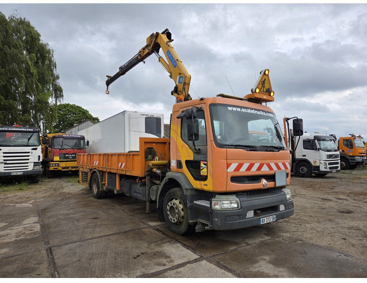 Renault Premium 300 MECHANICAL PUMP OPEN BOX COMPRESSOR CRANE EFFER 140/2S - Platforminis/ Bortinis sunkvežimis, Sunkvežimis su kranu: foto 5 Renault Premium 300 MECHANICAL PUMP OPEN BOX COMPRESSOR CRANE EFFER 140/2S - Platforminis/ Bortinis sunkvežimis, Sunkvežimis su kranu: foto 5