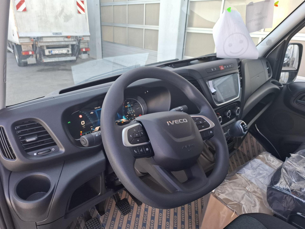 IVECO Daily 35C18H V lizingą IVECO Daily 35C18H V: foto 7