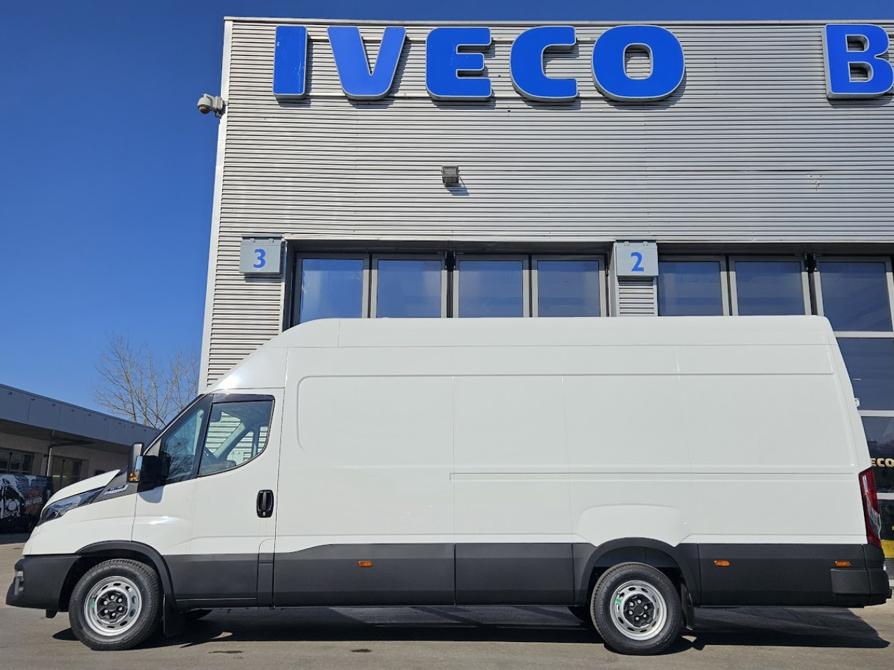 IVECO Daily 35S18H A8 - Keleivinis furgonas: foto 2 IVECO Daily 35S18H A8 - Keleivinis furgonas: foto 2