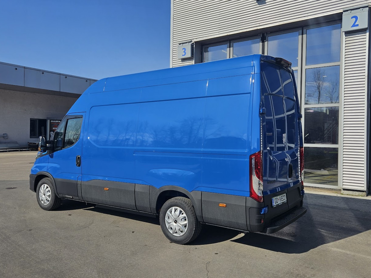 IVECO Daily ELEKTRIČNI 35 C 18H - Keleivinis furgonas, Elektrinis furgonas: foto 3 IVECO Daily ELEKTRIČNI 35 C 18H - Keleivinis furgonas, Elektrinis furgonas: foto 3