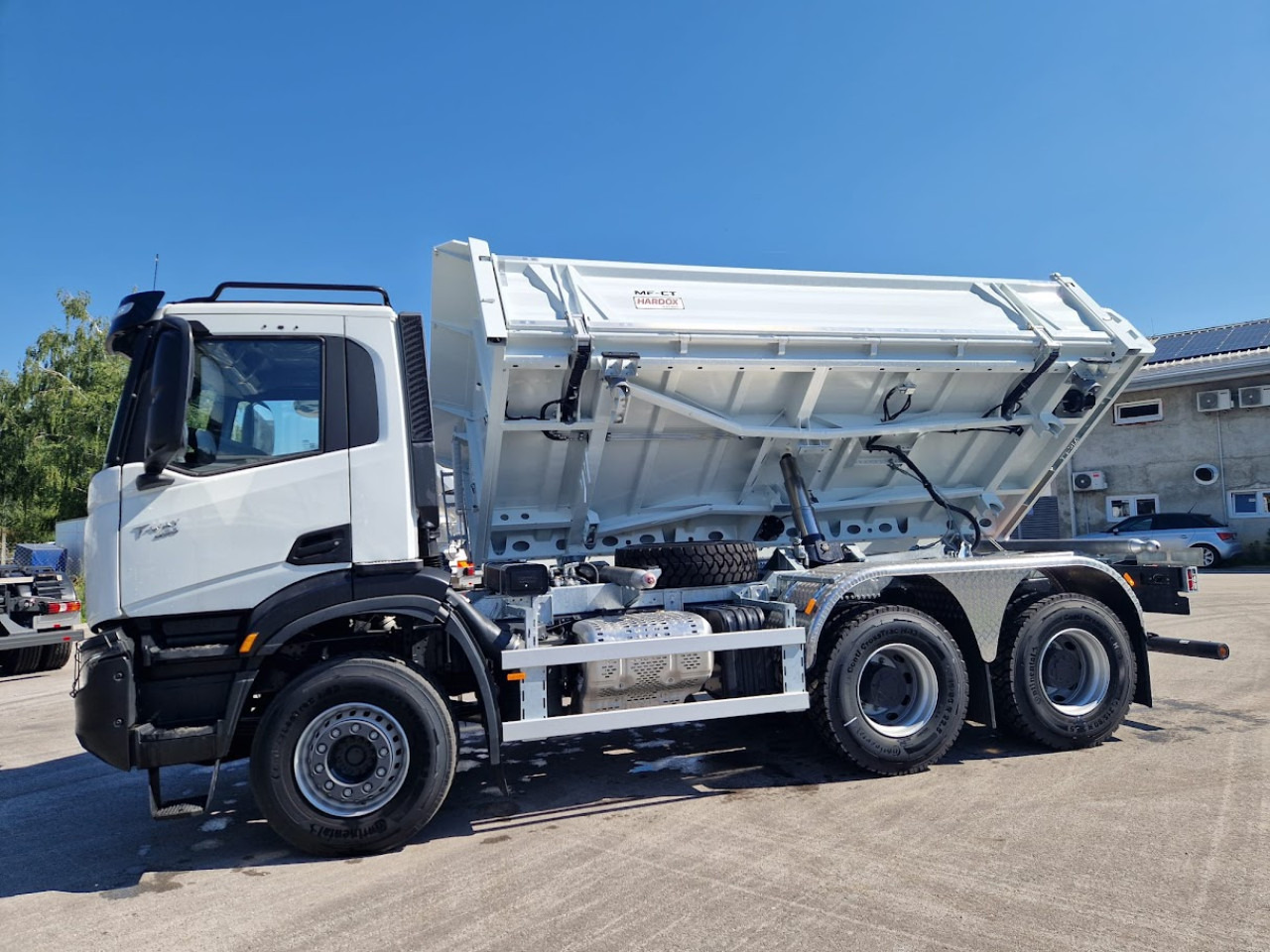 IVECO T-WAY AD380T45 - Mažas savivartis: foto 2 IVECO T-WAY AD380T45 - Mažas savivartis: foto 2