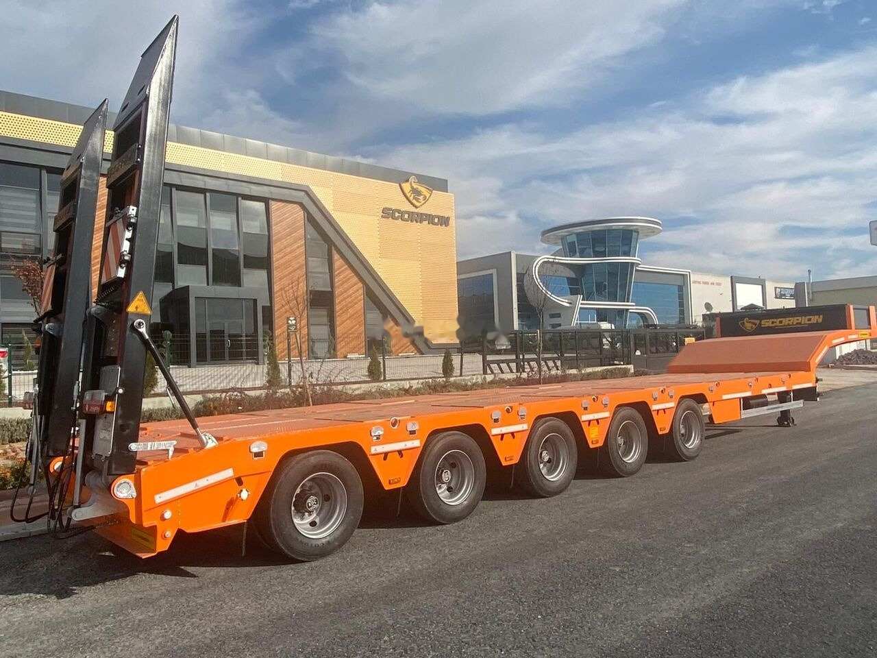 Nauja Žemo profilio platforma puspriekabė Scorpion Trailer 2024 NEW 5 AXLE (MANUFACTURER COMPANY): foto 1