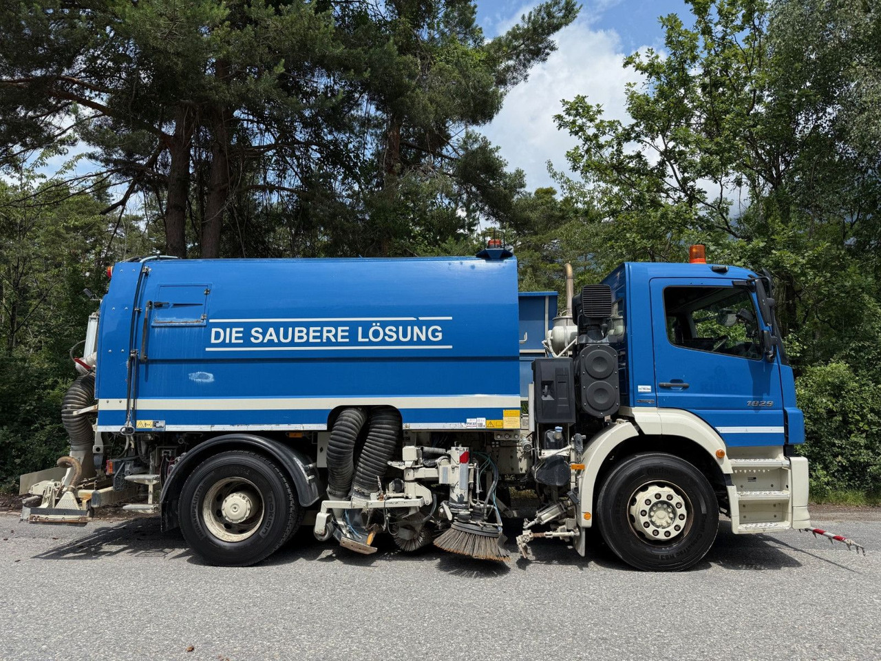 Mercedes-Benz Axor 1829 4x2, E5, EPS, RHD, Faun Kehrmaschine - Gatvių šlavimo mašina: foto 5 Mercedes-Benz Axor 1829 4x2, E5, EPS, RHD, Faun Kehrmaschine - Gatvių šlavimo mašina: foto 5