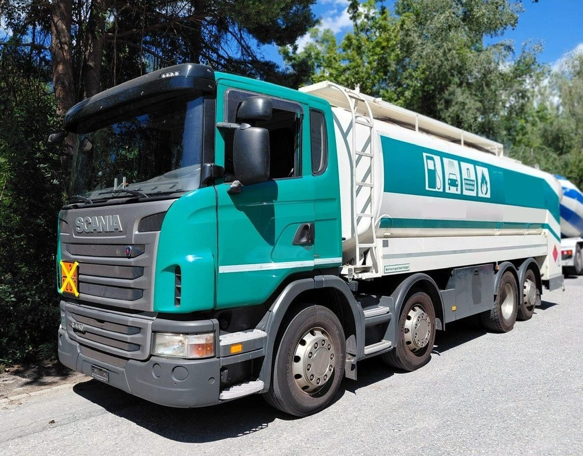 Scania G440 8x2, E5, Schwingenschloegel, 2 Kammern, ADR - Autocisterna: foto 2 Scania G440 8x2, E5, Schwingenschloegel, 2 Kammern, ADR - Autocisterna: foto 2