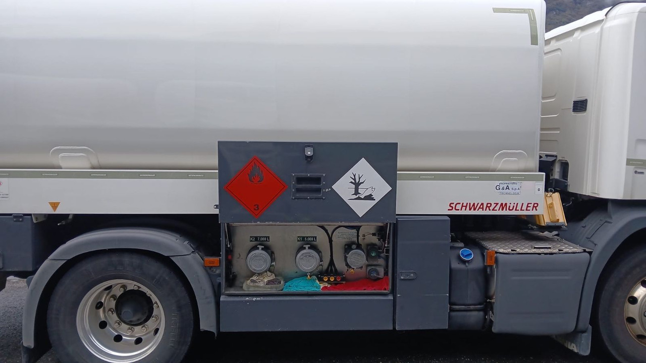 Scania P450 LB 4x2, ADR, Schwarzmueller Anhaenger Fuel - Autocisterna: foto 4 Scania P450 LB 4x2, ADR, Schwarzmueller Anhaenger Fuel - Autocisterna: foto 4