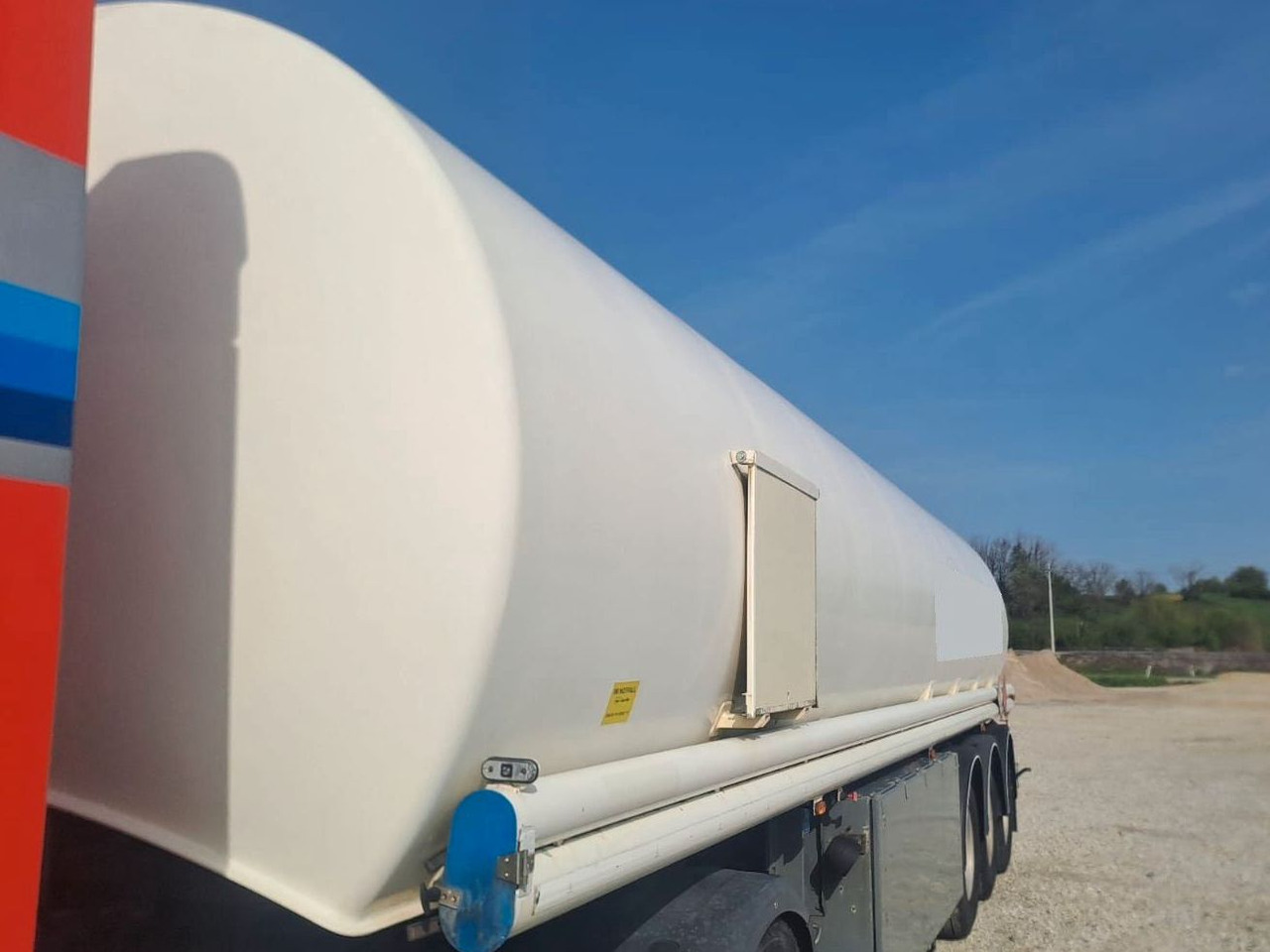 Schrader ADR, Treibstoff Diesel/Benzin, 4 Kammern, Sening Schrader ADR, Treibstoff Diesel/Benzin, 4 Kammern, Sening - Puspriekabė cisterna: foto 2 Schrader ADR, Treibstoff Diesel/Benzin, 4 Kammern, Sening Schrader ADR, Treibstoff Diesel/Benzin, 4 Kammern, Sening - Puspriekabė cisterna: foto 2