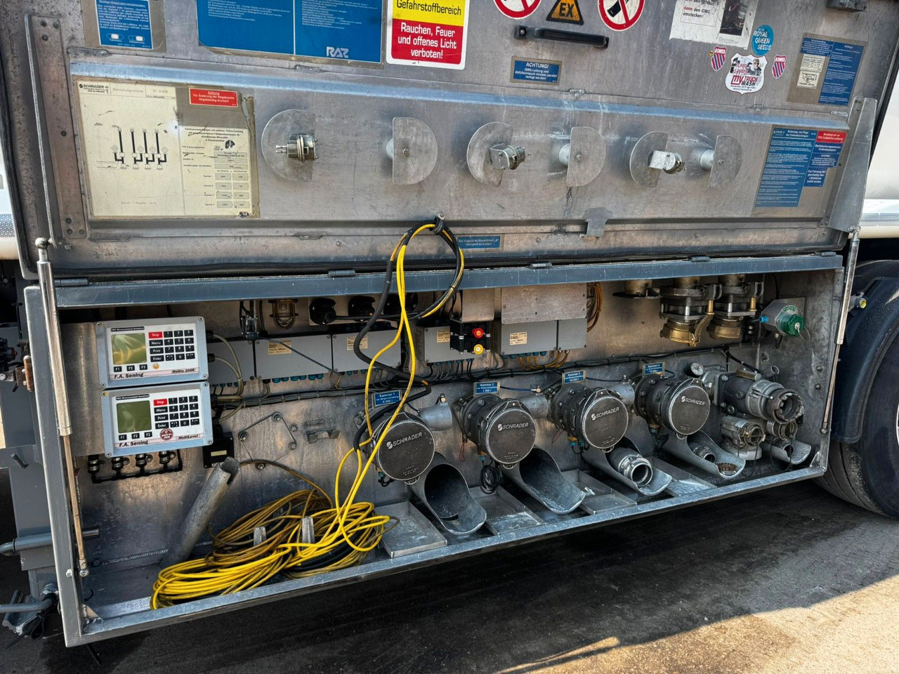 Puspriekabė cisterna Schrader Treibstoff Diesel/Benzin, 4 Kammern, Sening: foto 9