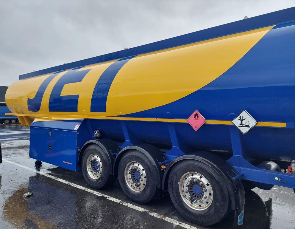 Schwarzmüller Schwingenschlögel,ADR,Diesel/Benzin, 5 Kammern - Puspriekabė cisterna: foto 1 Schwarzmüller Schwingenschlögel,ADR,Diesel/Benzin, 5 Kammern - Puspriekabė cisterna: foto 1