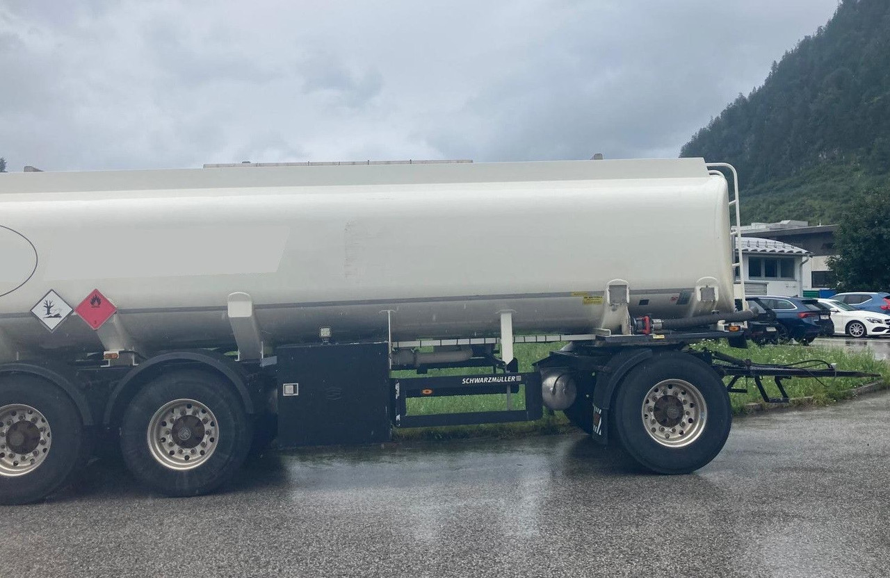 Schwarzmüller TH 3E, 3 Kammern, ADR, Benzin+Diesel, Fuel - Cisterninė priekaba: foto 3 Schwarzmüller TH 3E, 3 Kammern, ADR, Benzin+Diesel, Fuel - Cisterninė priekaba: foto 3