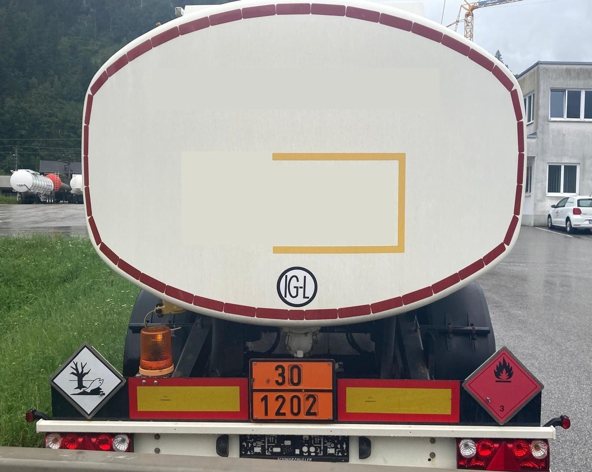 Schwarzmüller TH 3E, 3 Kammern, ADR, Benzin+Diesel, Fuel - Cisterninė priekaba: foto 5 Schwarzmüller TH 3E, 3 Kammern, ADR, Benzin+Diesel, Fuel - Cisterninė priekaba: foto 5