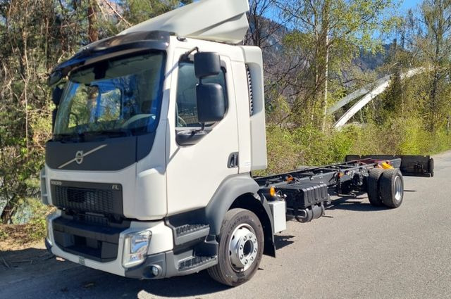 Volvo FL280 4x2, E6, Wohnwagen + 2 Pferdeplaetze Volvo FL280 4x2, E6, 7.40m Chassis, Fahrgestell - Sunkvežimis žirgams vežti: foto 1 Volvo FL280 4x2, E6, Wohnwagen + 2 Pferdeplaetze Volvo FL280 4x2, E6, 7.40m Chassis, Fahrgestell - Sunkvežimis žirgams vežti: foto 1
