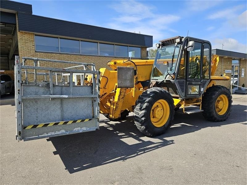 JCB 537-130 med mandskabskurv - Teleskopinis krautuvas: foto 1 JCB 537-130 med mandskabskurv - Teleskopinis krautuvas: foto 1