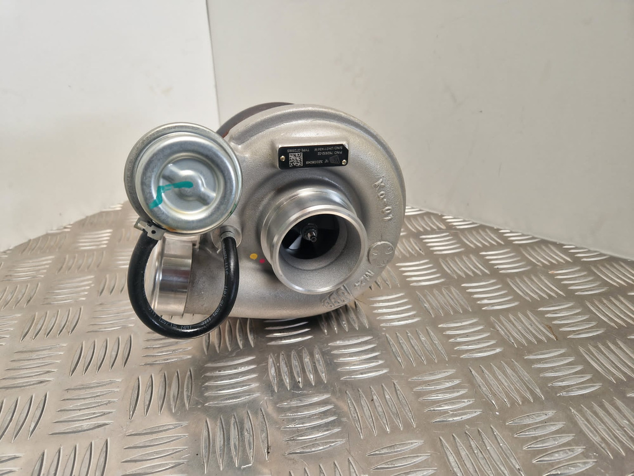 JCB turbocharger 320/06049 Garrett Turbo 762932-02 - Variklis ir dalys - Statybinė technika: foto 2 JCB turbocharger 320/06049 Garrett Turbo 762932-02 - Variklis ir dalys - Statybinė technika: foto 2